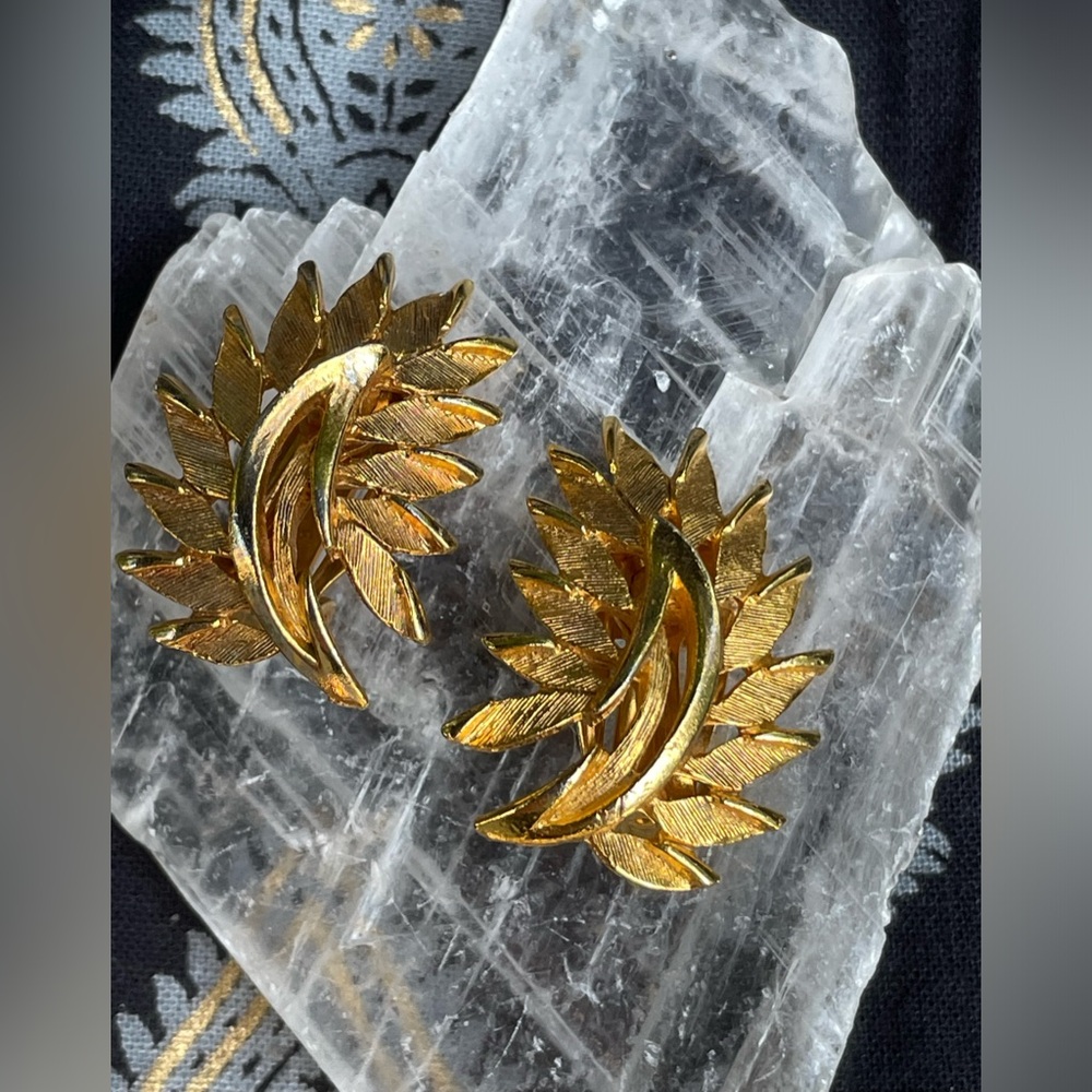 Vintage Goldtone Leaf Motif Earrings/ Boho Glam Floral Clip-On Earrings